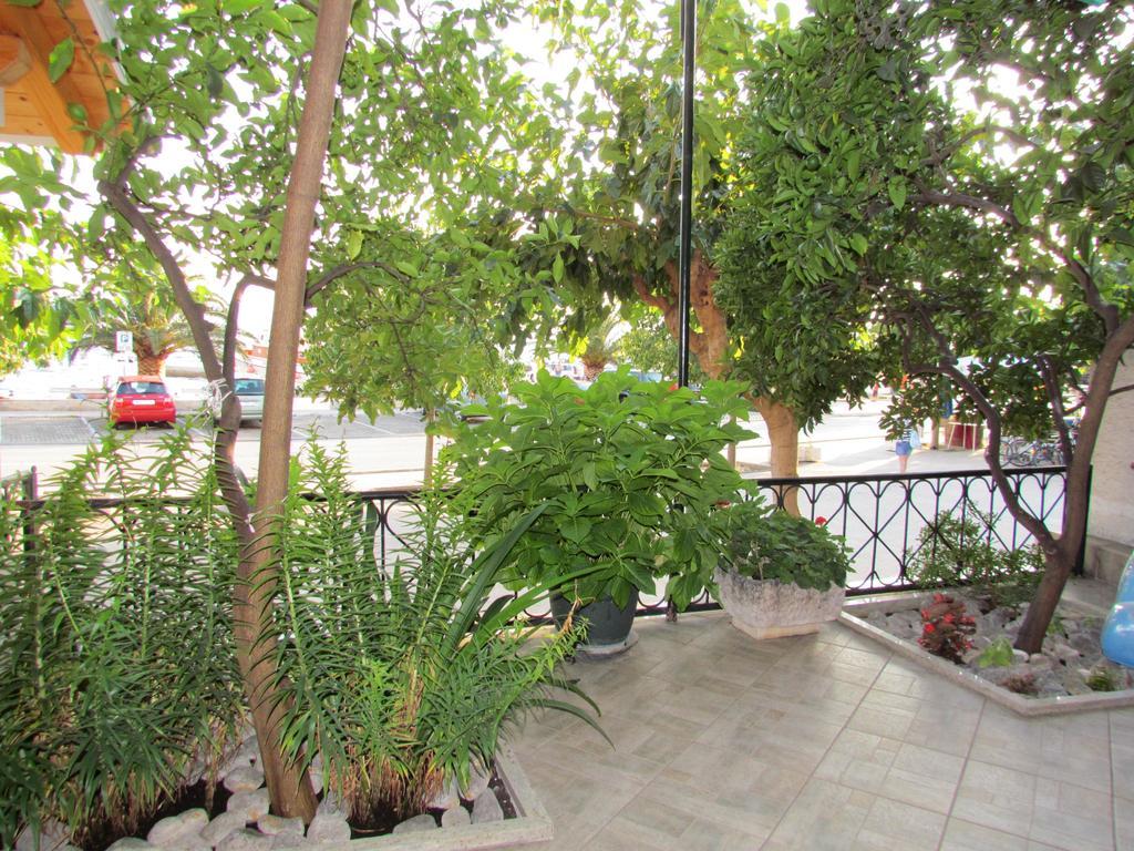 Casa Rosada Hotel Podgora Exterior foto