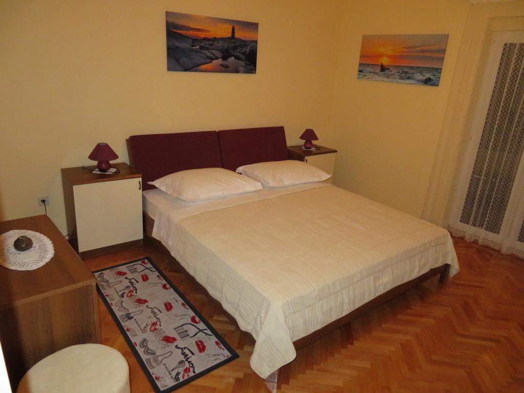 Casa Rosada Hotel Podgora Exterior foto