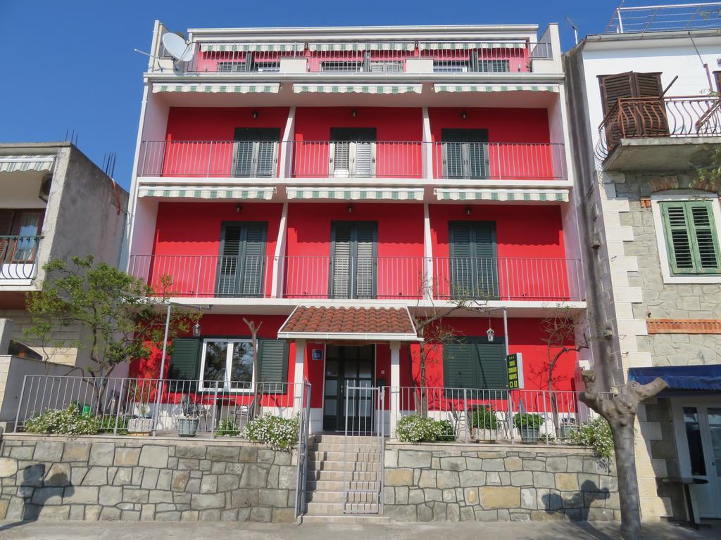 Casa Rosada Hotel Podgora Exterior foto